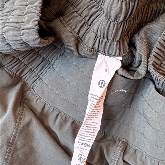 lululemon athletica hotty hot 4” shorts - Picture 3 of 4